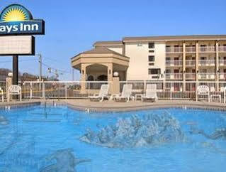 Days Inn By Wyndham Apple Valley Pigeon Forge/Sevierville Extérieur photo